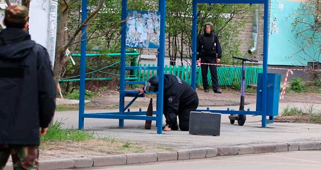 Взрывоопасная находка: артиллерийский снаряд обнаружили на остановке общественного транспорта в Дзержинске