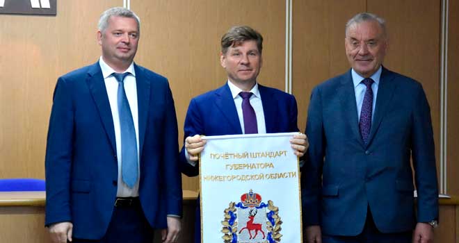 Награда за труд: дзержинское предприятие получило губернаторский штандарт