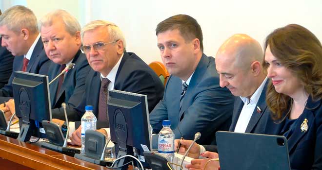 Доходы и расходы: внесение изменений в бюджет региона обсудили депутаты Заксобрания Нижегородской области