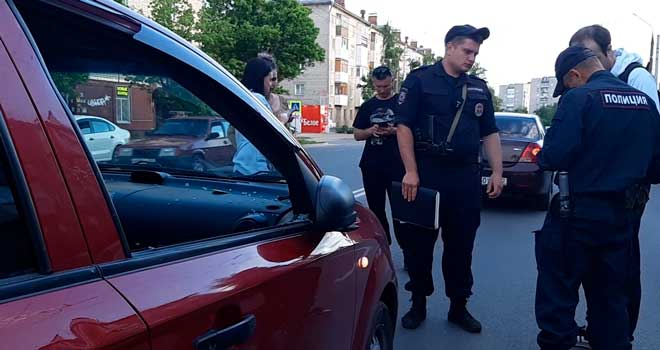 Авария наоборот: пешеход врезался в автомобиль жительницы Дзержинска
