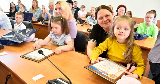 Глазами детей: в Гордуме Дзержинска подвели итоги конкурса рисунков «Лучший город на земле»