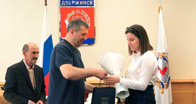 Поощряя таланты: глава Дзержинска Иван Носков встретился с учениками года
