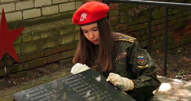 Сохраняя память: на воинском захоронении бывшего села Черное прошел субботник