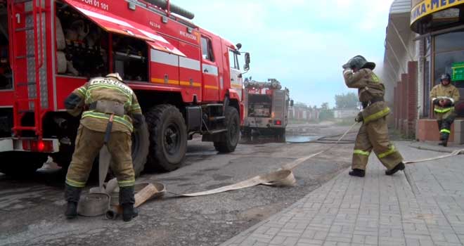Неуютное утро: пожар произошел в мебельном магазине на улице Черняховского в Дзержинске