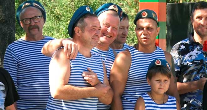 Бывших десантников не бывает: День ВДВ отметили в Дзержинске