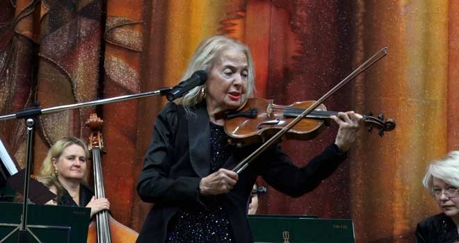 Мастер-класс от маэстро: Светлана Безродная дала урок виртуозной игры на музыкальных инструментах в Дзержинске &nbsp;