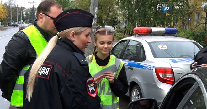 Свет жизни: полицейские напомнили дзержинцам о важности соблюдения правил дорожного движения