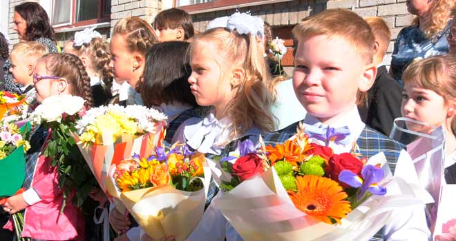 С 1 сентября: во всех школах Дзержинска отметили День Знаний