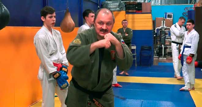 «Спортивный клуб». Первый заслуженный тренер страны по рукопашному бою в Дзержинске