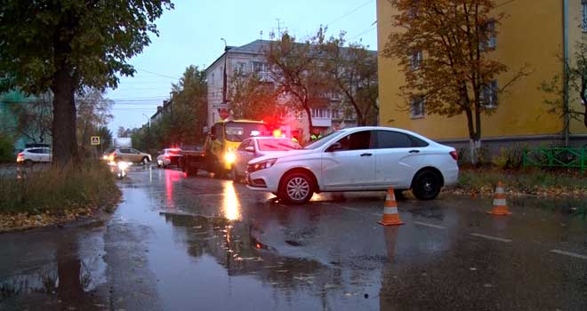Лихие заезды: водитель на отечественном автомобиле безобразничал на дорогах Дзержинска