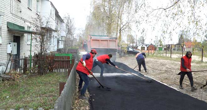 Благоустройство после ремонта: Дзержинский водоканал приводит в порядок дворы на Пыре