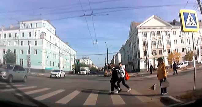 Обратная связь: рисковые пешеходы встречаются на дорогах Дзержинска