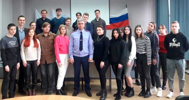 О делах, работе и долге: 100 вопросов следователю задали дзержинские студенты