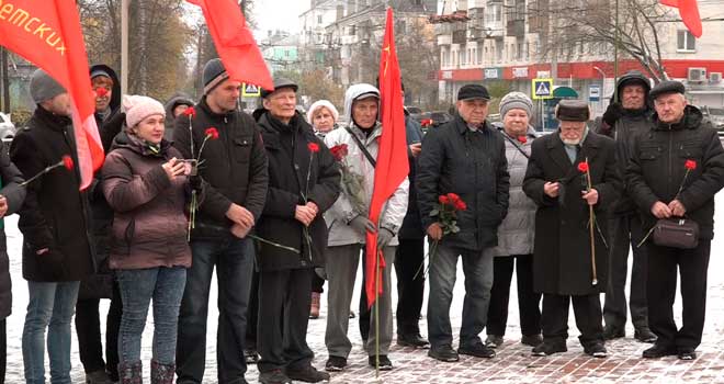 День 7 ноября: 105 лет Великой Октябрьской социалистической революции отметили в Дзержинске