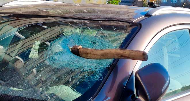 Орудовал топором: подозреваемого в повреждении двух автомобилей задержали в Дзержинске