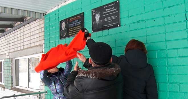 Мемориальную доску участнику специальной военной операции открыли в дзержинской школе