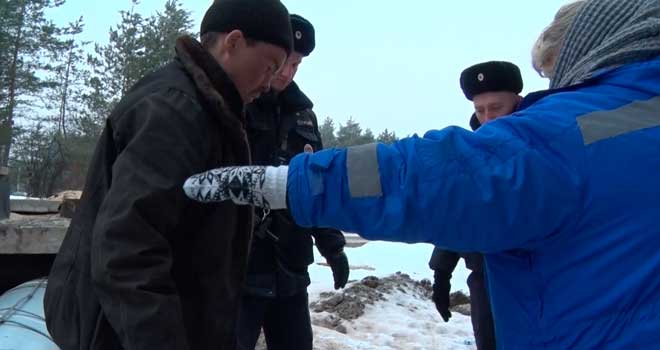 Человек из под земли: мужчину достали из тепловой камеры в Дзержинске