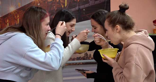 Было очень вкусно! Студенческий супчик приготовили в Дзержинском педколледже