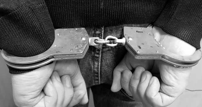 Остается под стражей: ворвавшийся в дзержинскую школу мужчина получил еще семь суток ареста