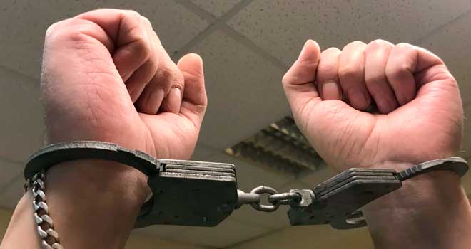 Преступная тяга: в Дзержинске мужчина пошел на вооруженное ограбление ради коробки конфет