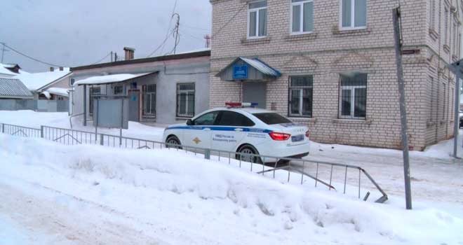 Намеренный наезд: сердечные муки сподвигли инспектора ГИБДД устроить аварию в Володарске