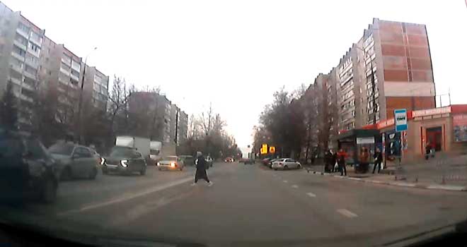 Обратная связь: отважные пешеходы и безответственные водители на дорогах Дзержинска
