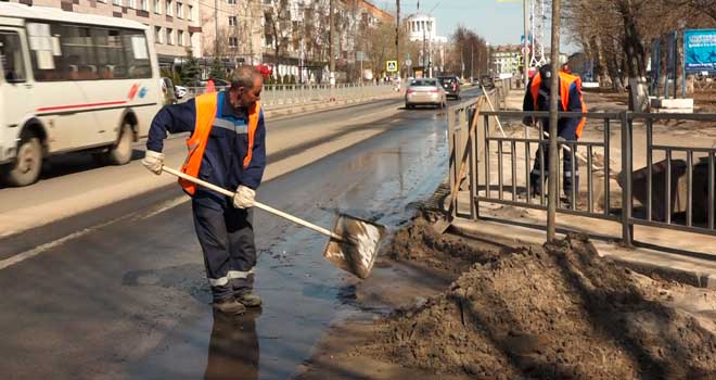 Наводят чистоту: за генеральную уборку города от смета взялись коммунальщики Дзержинска