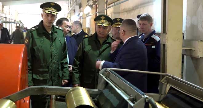 Министр обороны РФ генерал армии Сергей Шойгу посетил региональные оборонные предприятия