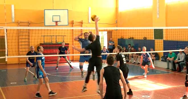 Победы и поражения: четвертый тур в чемпионате города по волейболу завершился в Дзержинске