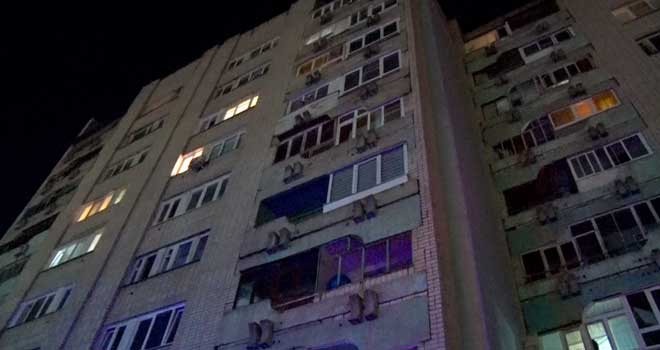 Смертельная высота: мужчина погиб после падения из окна многоэтажки в Дзержинске