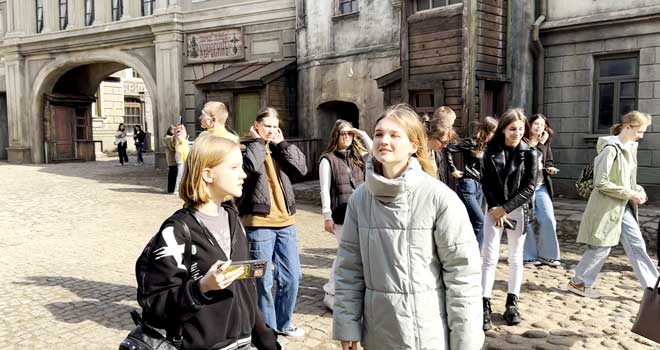 Тихо! Идет съемка! Экскурсией на «Мосфильм» награждены дзержинские школьники за победу в историческом конкурсе