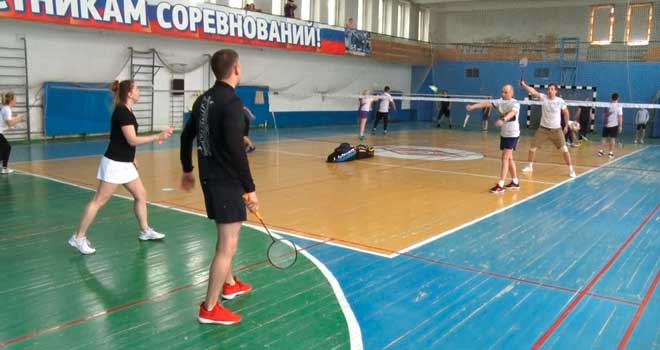 Любительский турнир: соревнования памяти Геннадия Вислова по бадминтону прошли в Решетихе