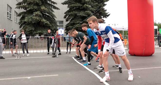 Праздник спорта: дзержинские школьники и студенты участвовали в городском легкоатлетическом пробеге