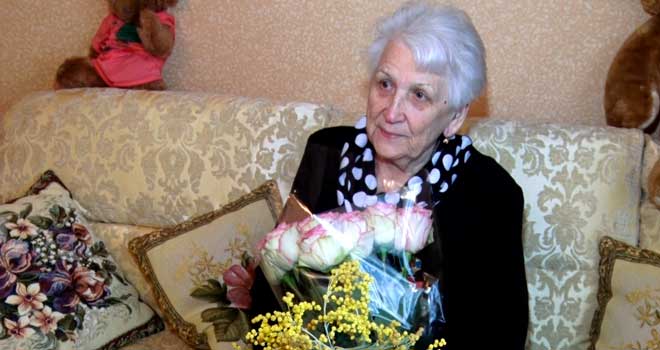 От всего сердца: подарки, цветы и слова благодарности принимают дзержинские ветераны в канун праздника