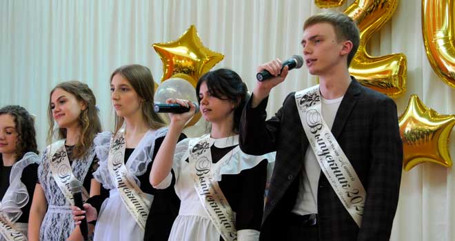 Прощай, школа: с новым этапом в жизни поздравил дзержинских выпускников глава города Иван Носков