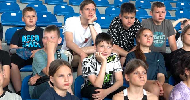 Безопасное лето: сотрудники дзержинской Госавтоинспекции напомнили юным спортсменам о правилах поведения на дороге