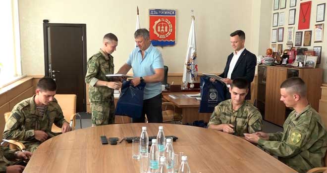 За неоценимую помощь в Летних играх паралимпийцев: волонтеров наградили в администрации Дзержинска
