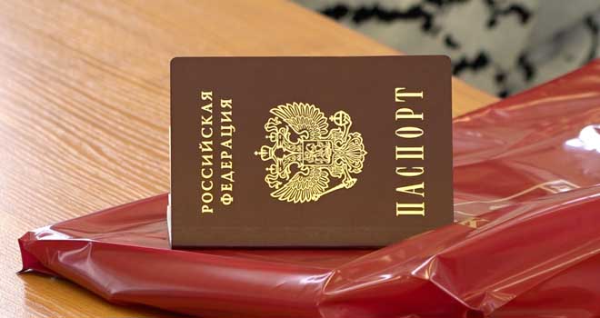 Паспорт в руки: юные жители Дзержинска получили свои первые документы