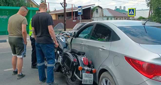 Наперерез: ДТП с участием легкового автомобиля и мотоцикла произошло в Дзержинском поселке