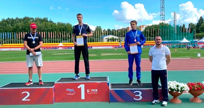 «Спортивный клуб». Пять медалей легкоатлетов-паралимпийцев и игра на два фронта
