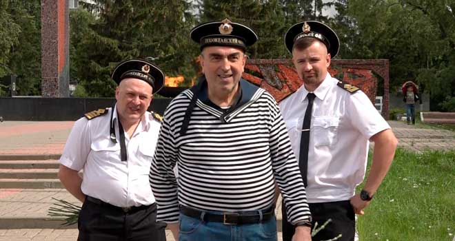 Тельняшки и флаги : День Военно-морского флота отметили в Дзержинске