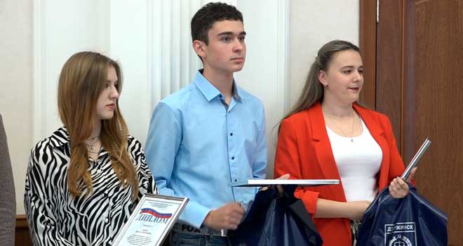 Помощь городу: более 30 волонтеров торжественно наградили в Дзержинске