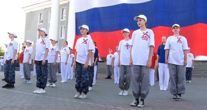 Праздник триколора: День государственного флага России отметили в Дзержинске