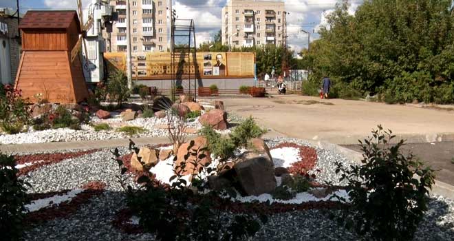 Благоустройство с изюминкой: одним унылым и серым забором в Дзержинске стало меньше