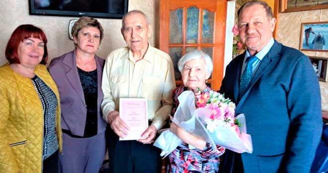 70 лет вместе: Благодатную свадьбу празднуют супруги Волковы из Володарского района