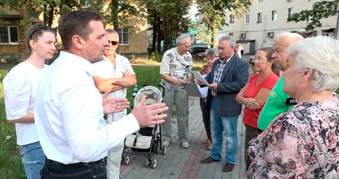 Детская площадка или парковка: жители дома на проспекте Ленина в Дзержинске высказали предложения по благоустройству двора