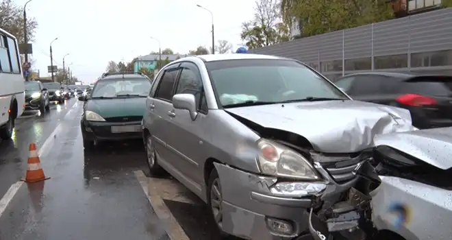 Аварийное трио: пробку собрало ДТП на одной из улиц Дзержинска