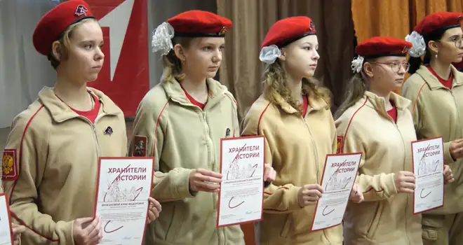 140 достойных ребят: в ряды Хранителей истории посвятили дзержинских школьников