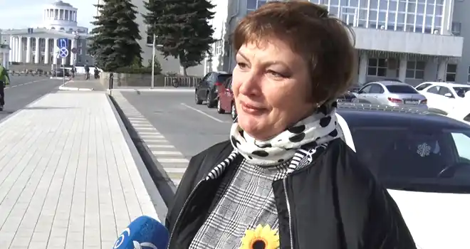 Спасибо, учитель! О своих любимых педагогах рассказали дзержинцы на улицах города