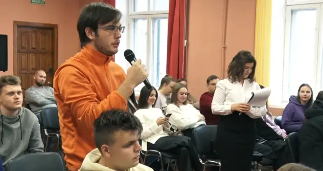 Живой диалог: об особенностях госслужбы говорили дзержинские студенты на встрече с представителями власти